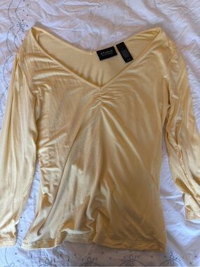Studio Pale Yellow V-Neck Ruched Long Sleeve Tee